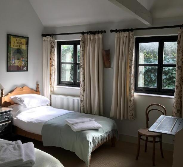 منزل غرفة نوم واحدة, Barnham Court Farm