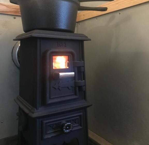 غرفة قياسية, Barnham Court Farm