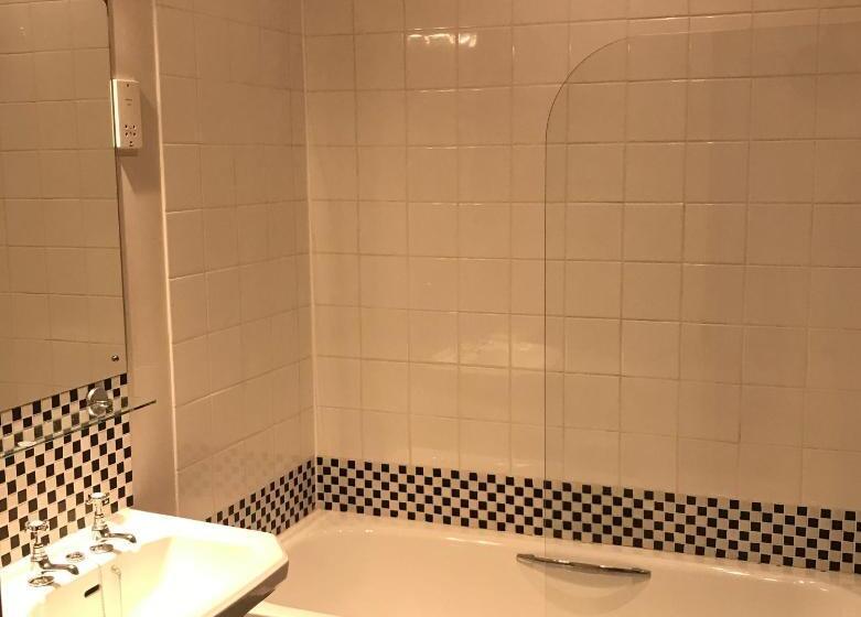 منزل غرفة نوم واحدة, Barnham Court Farm