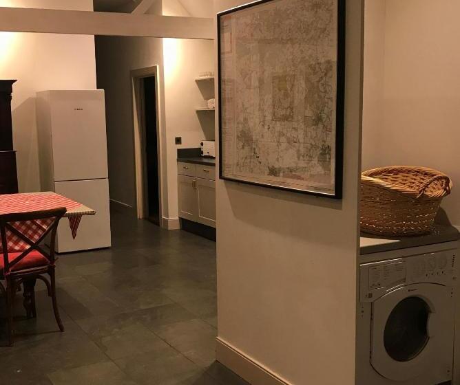 منزل غرفة نوم واحدة, Barnham Court Farm