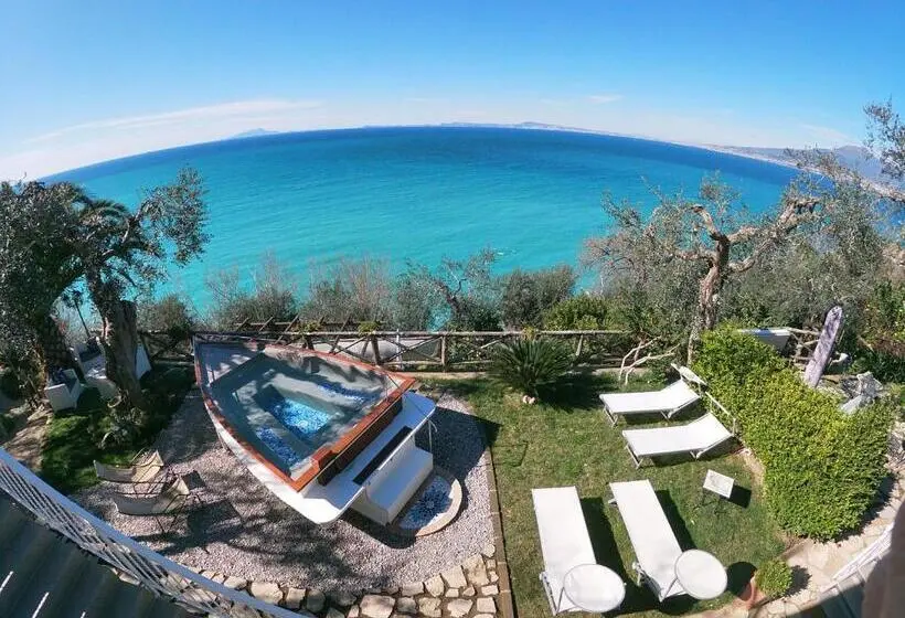 اتاق استاندارد با بالکن و چشم‌انداز دریا, La Palombara B&b