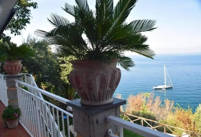 اتاق استاندارد با بالکن و چشم‌انداز دریا, La Palombara B&b
