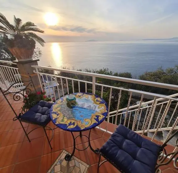 اتاق استاندارد با بالکن و چشم‌انداز دریا, La Palombara B&b