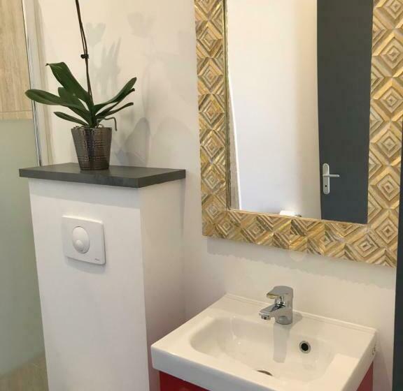 بانگلوی استاندارد با چشمانداز دریا, Ravine Bleue