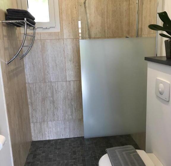 بانگلوی استاندارد با چشمانداز دریا, Ravine Bleue