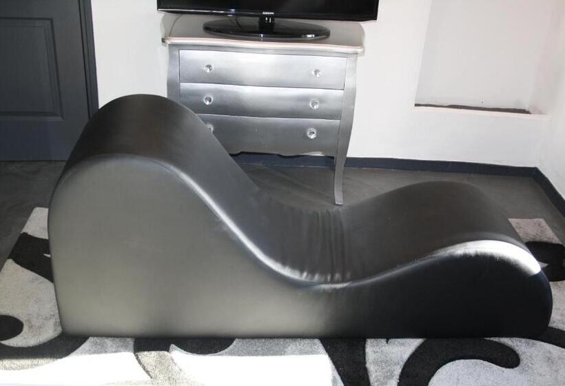 جناح مزود بجاكوزى, La Parenthese Amoureuse