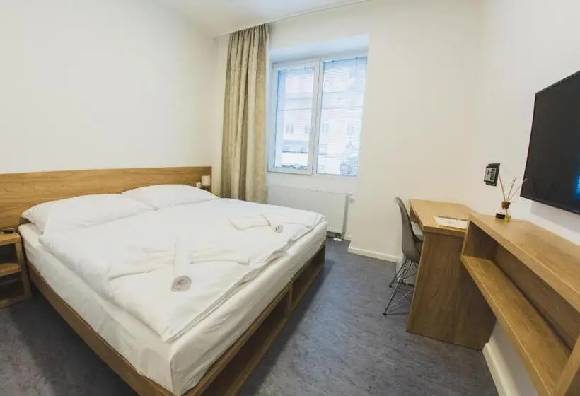 Habitación Estándar, Forea
