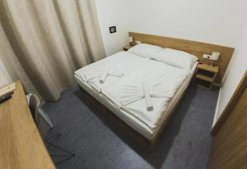 Habitación Estándar, Forea