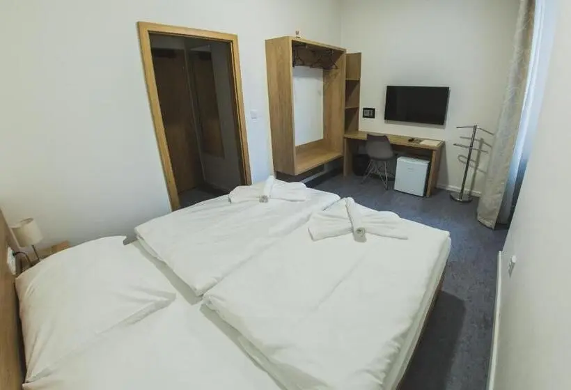 Habitación Estándar, Forea