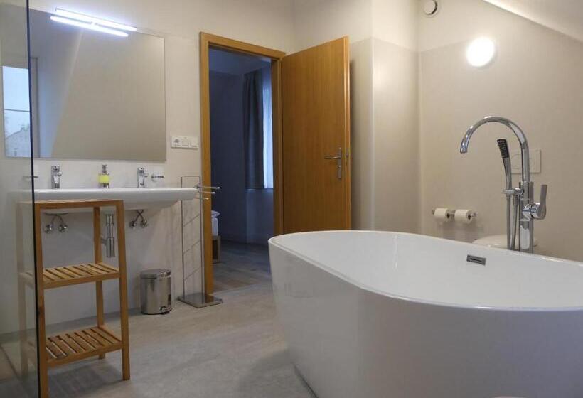 3ベッドルームアパートメント, Forea