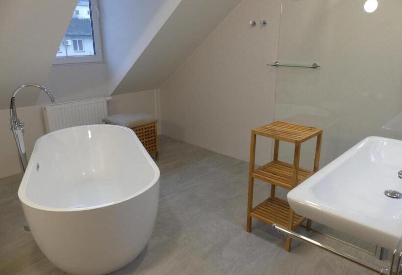 3ベッドルームアパートメント, Forea