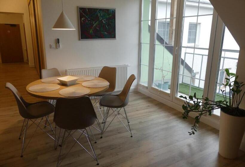 3ベッドルームアパートメント, Forea