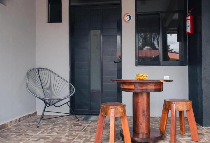 带阳台套房, Coccoloba Guest House