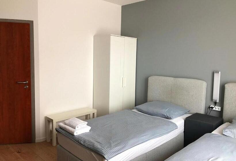 חדר סטנדרט לשלושה, Pension Lara