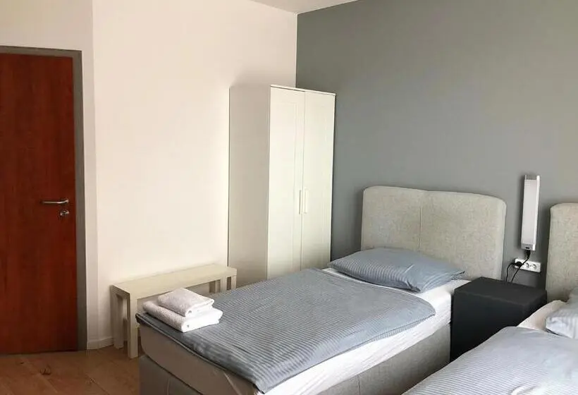 اتاق استاندارد سه نفره, Pension Lara