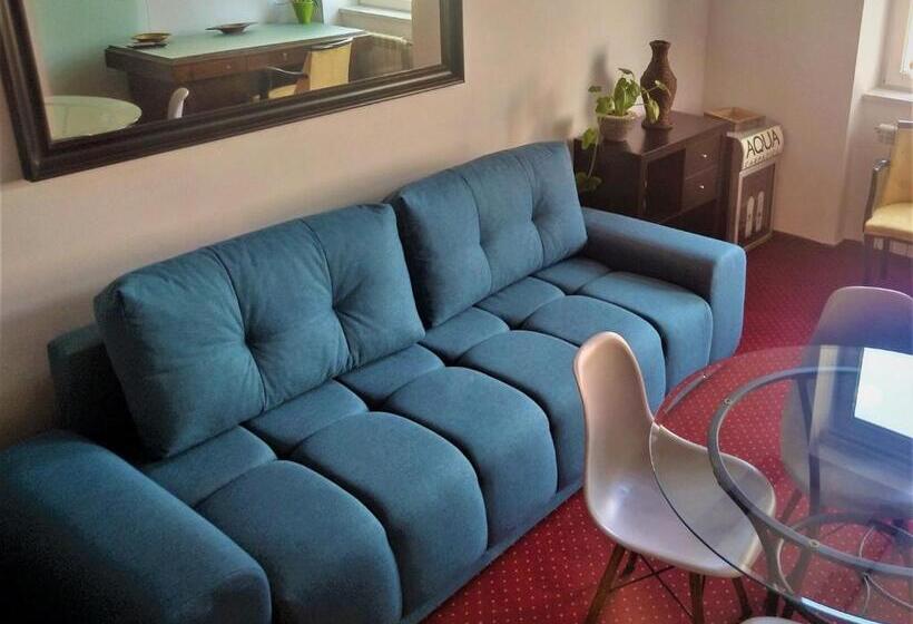 شقة غرفة واحدة, Casa Ado