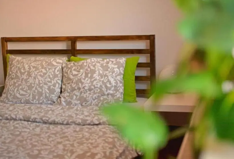 Standard-studio, Casa Ado