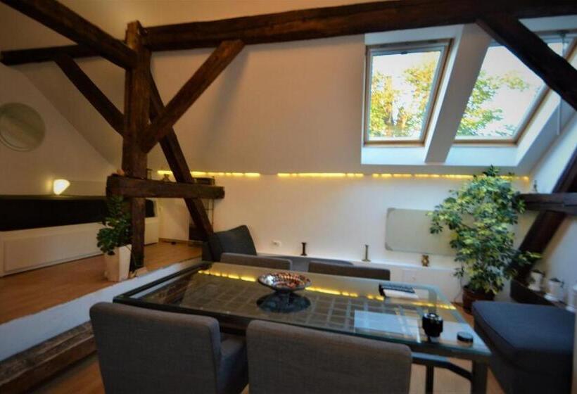 شقة غرفة واحدة, Casa Ado