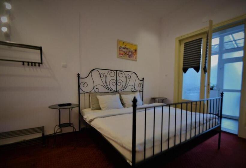 غرفة قياسية, Casa Ado