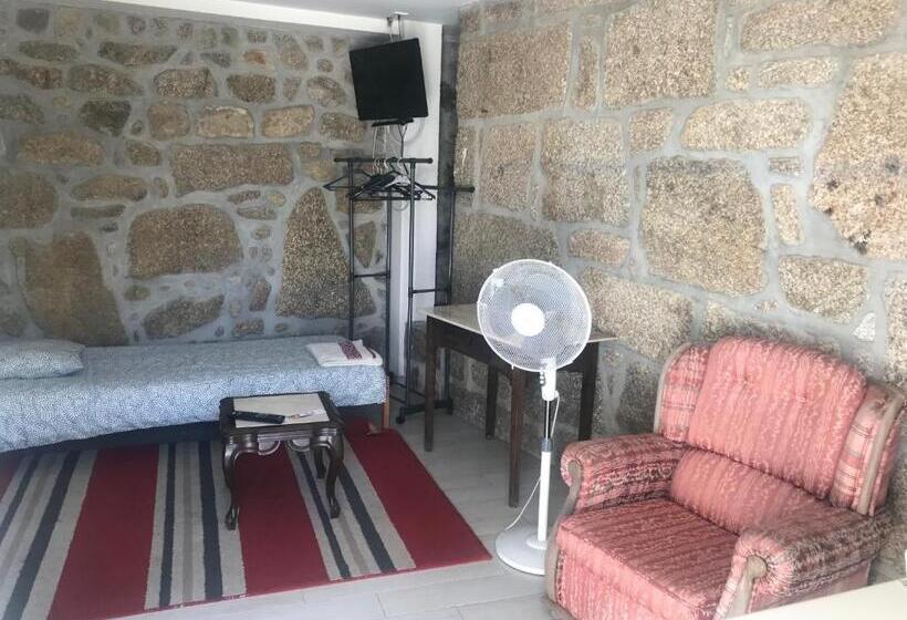 חדר קומפורט לשלושה, Casa Das Pombas