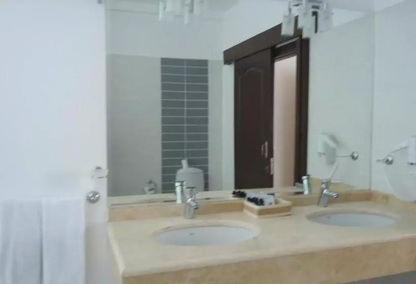 سوییت, Ada Beach Hotel
