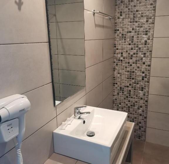 اتاق استاندارد با چشمانداز استخر, Apollon