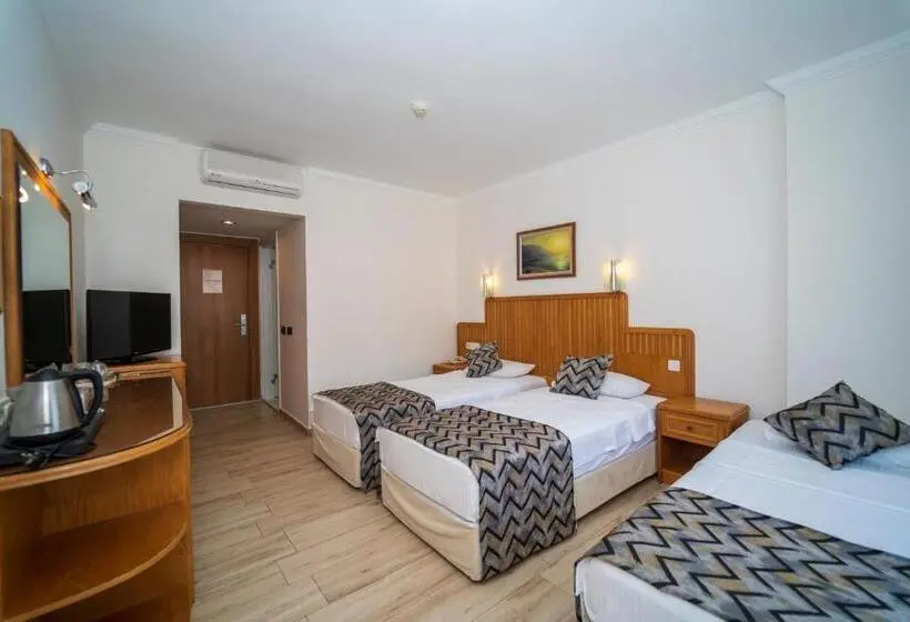 חדר דלוקס לשלושה, Belcehan