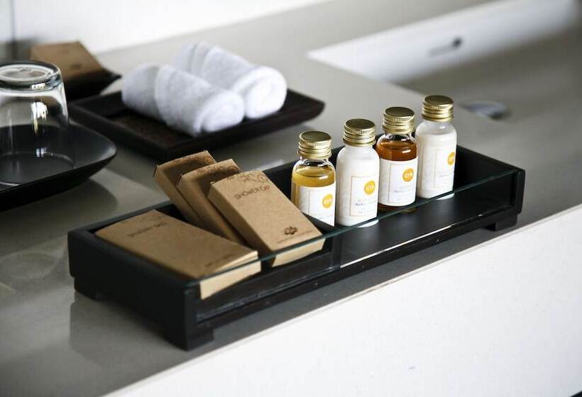 סוויטה עם בריכה, Cape Nidhra