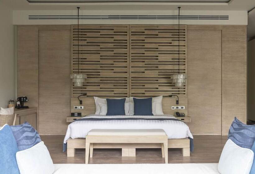 סוויטה עם בריכה, Cape Nidhra