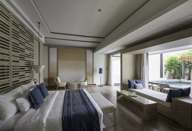 Suite with Pool, Cape Nidhra