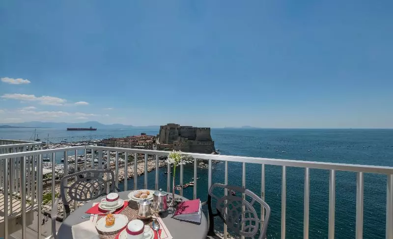 スイート, Cape Nidhra