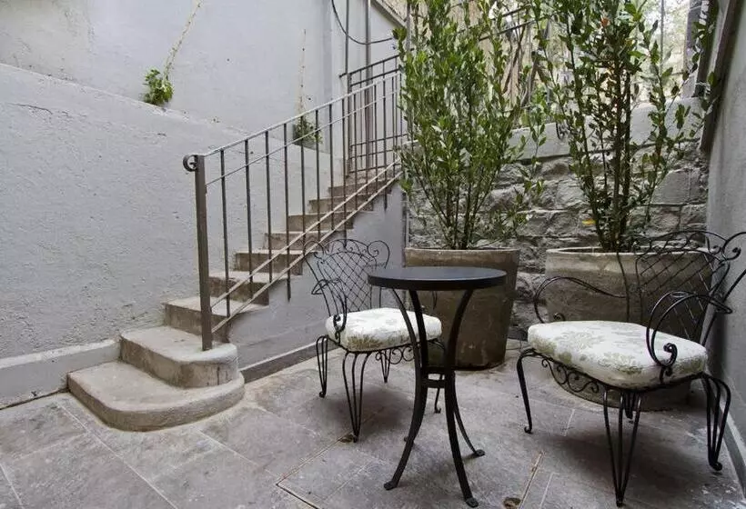 سوییت جونیور, Casa Bueras Boutique