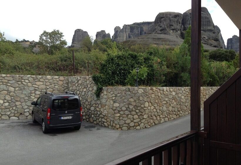 غرفة قياسية, Doupiani House