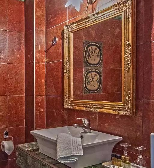 スタンダードトリプルルーム, Doupiani House