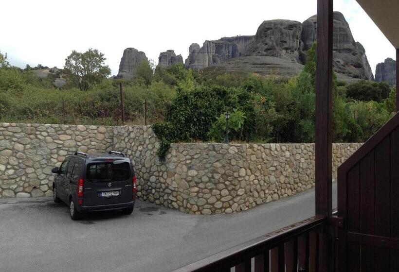 غرفة قياسية, Doupiani House