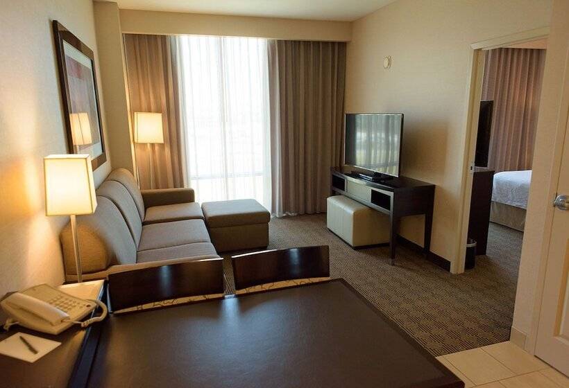 스위트, Embassy Suites Ontario Airport