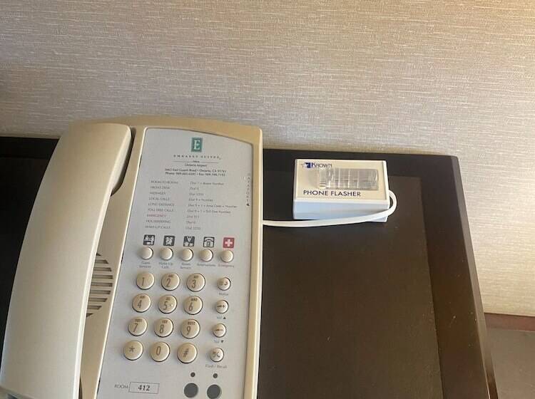 장애인을 위한 스위트, Embassy Suites Ontario Airport