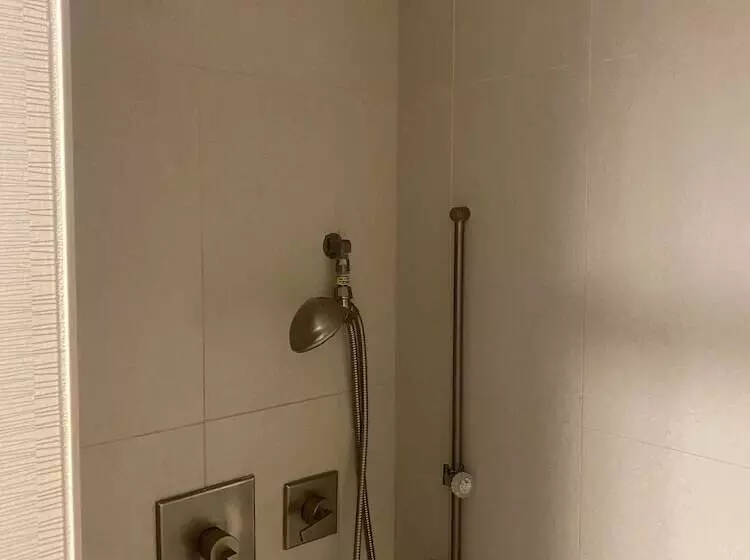 Sviitti Liikuntarajoitteisille, Embassy Suites Ontario Airport