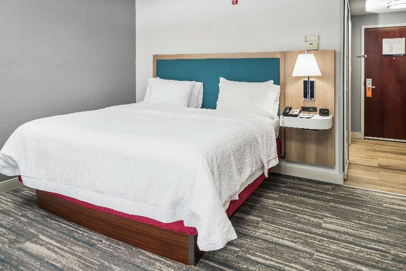 带大床的标准间, Hampton Inn Wilson Downtown
