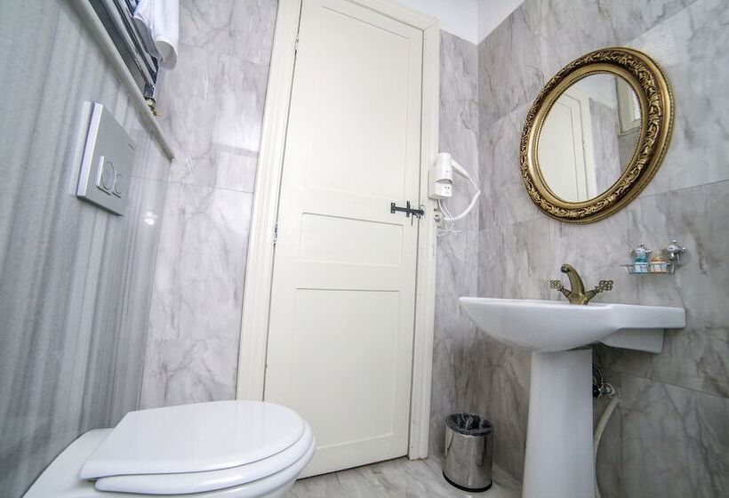 اتاق سوپریور با چشم‌انداز دریا, Hhk