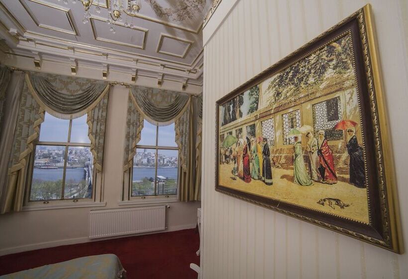 اتاق سوپریور با چشم‌انداز دریا, Hhk