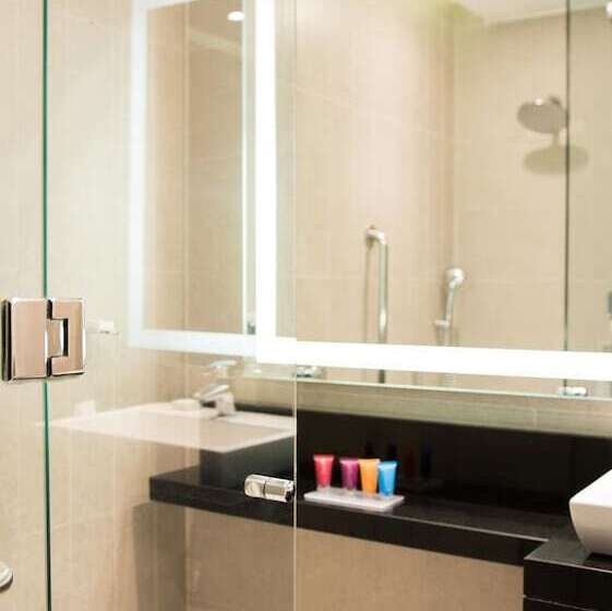 带2个双人床的标准工作室, Hilton Garden Inn Santiago Airport