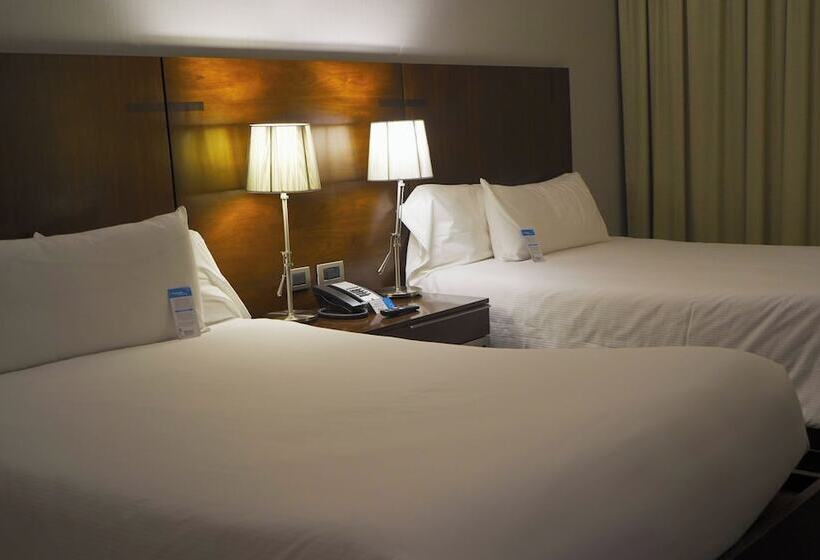 带2个双人床的标准工作室, Hilton Garden Inn Santiago Airport