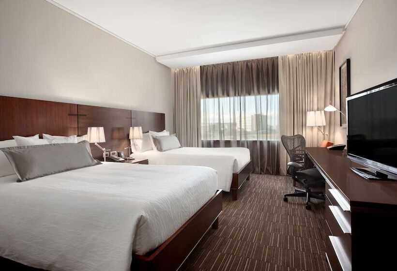 带2个双人床的标准工作室, Hilton Garden Inn Santiago Airport