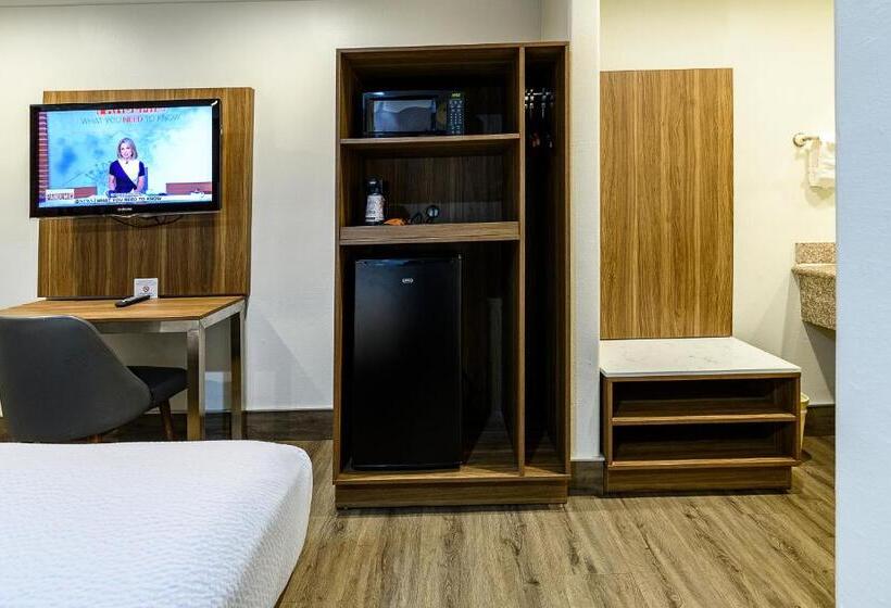 غرفة قياسية سرير كينج, Hyland Inn Near Legoland