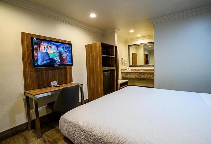 غرفة قياسية سرير كينج, Hyland Inn Near Legoland