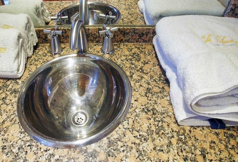 اتاق استاندارد سه نفره, La Fresque