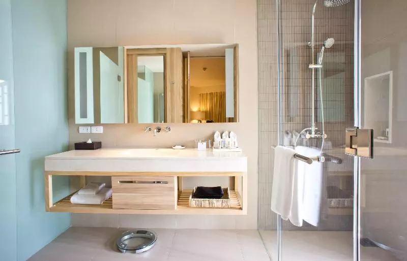 プールの見えるデラックスルーム, Le Méridien Phuket Mai Khao Beach Resort