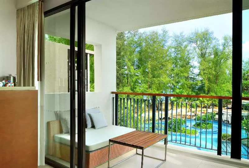 プールの見えるデラックスルーム, Le Méridien Phuket Mai Khao Beach Resort
