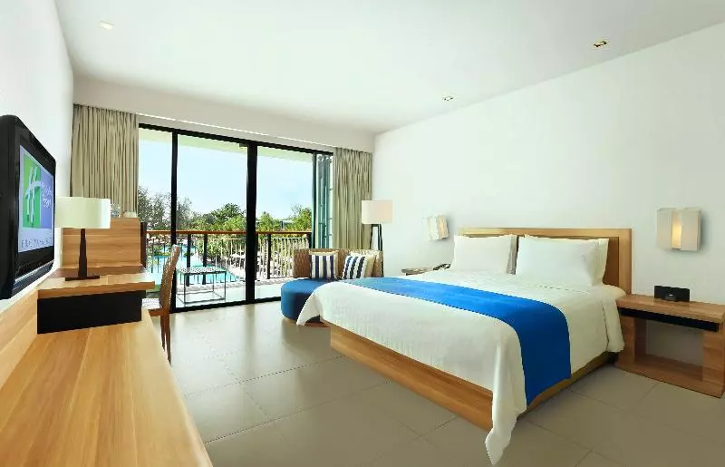 プールの見えるデラックスルーム, Le Méridien Phuket Mai Khao Beach Resort